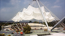 Stadionüberdachung eingefahren