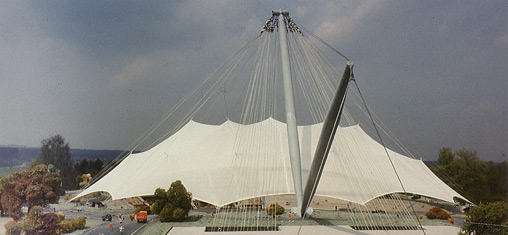 Stadionüberdachung ausgefahren